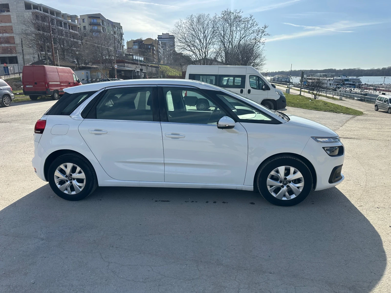 Citroen C4 Picasso, снимка 3 - Автомобили и джипове - 54015170