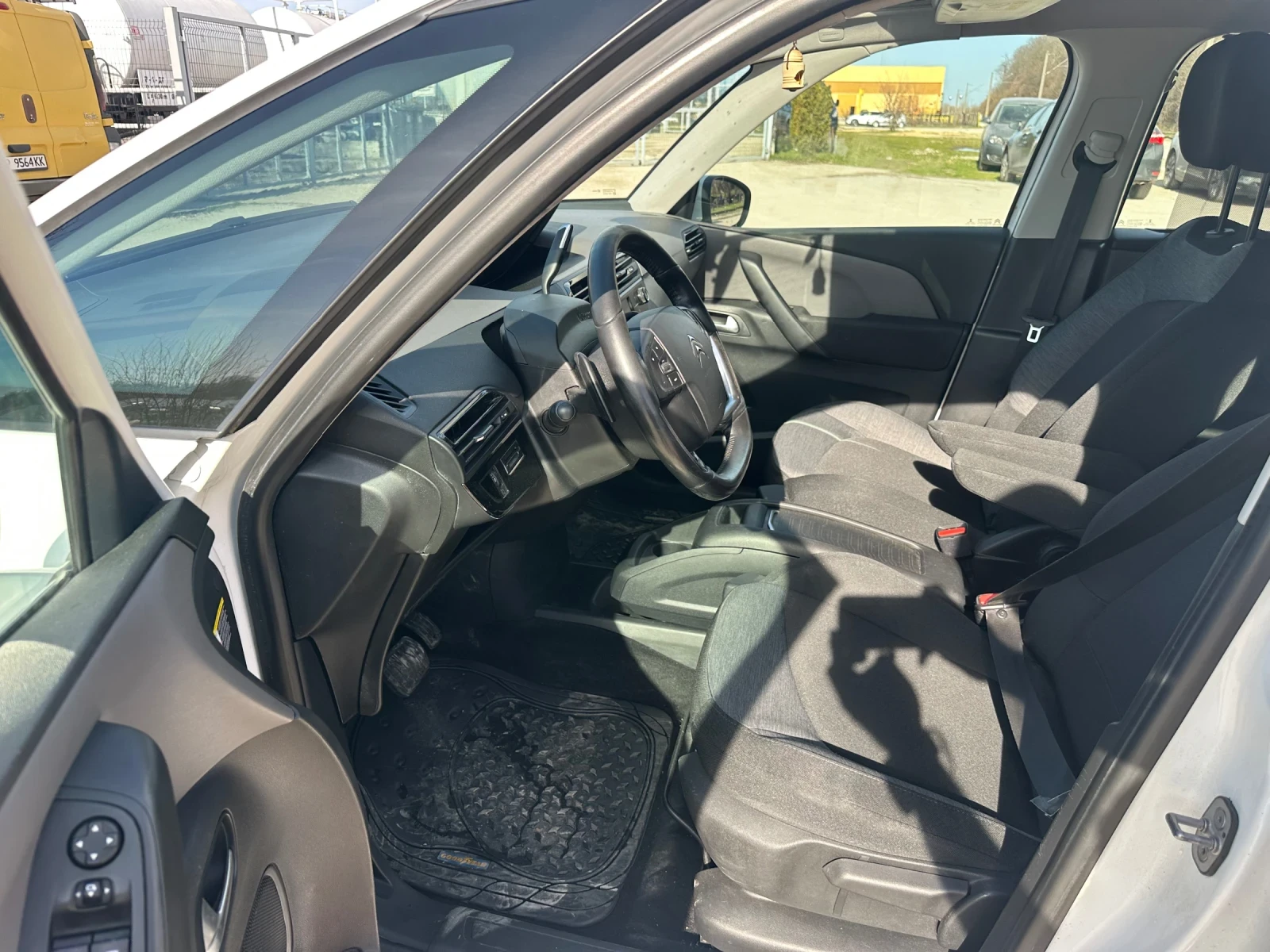 Citroen C4 Picasso, снимка 9 - Автомобили и джипове - 54015170