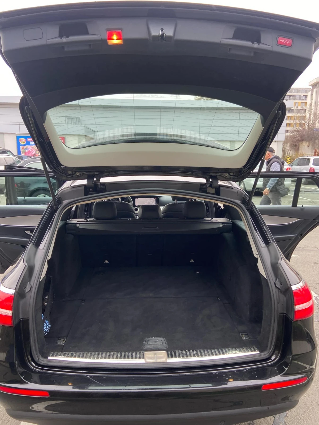 Mercedes-Benz E 200, снимка 5 - Автомобили и джипове - 54708679