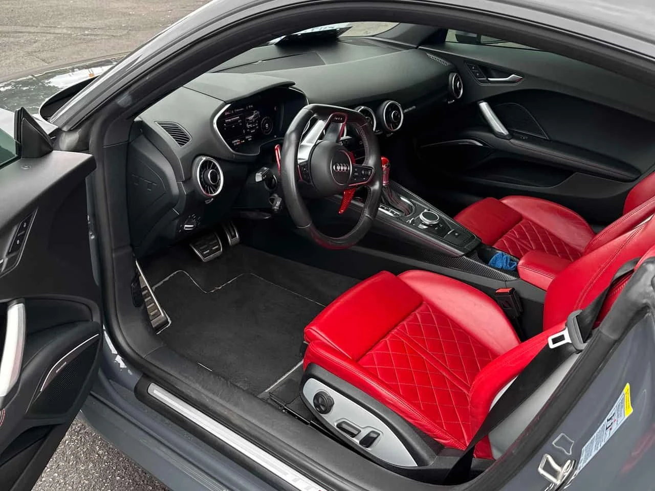 Audi Tt * TTS* 2.0T* АВТОКРЕДИТ БЕЗ ПЪРВОНАЧАЛНА ВНОСКА* , снимка 5 - Автомобили и джипове - 54920723