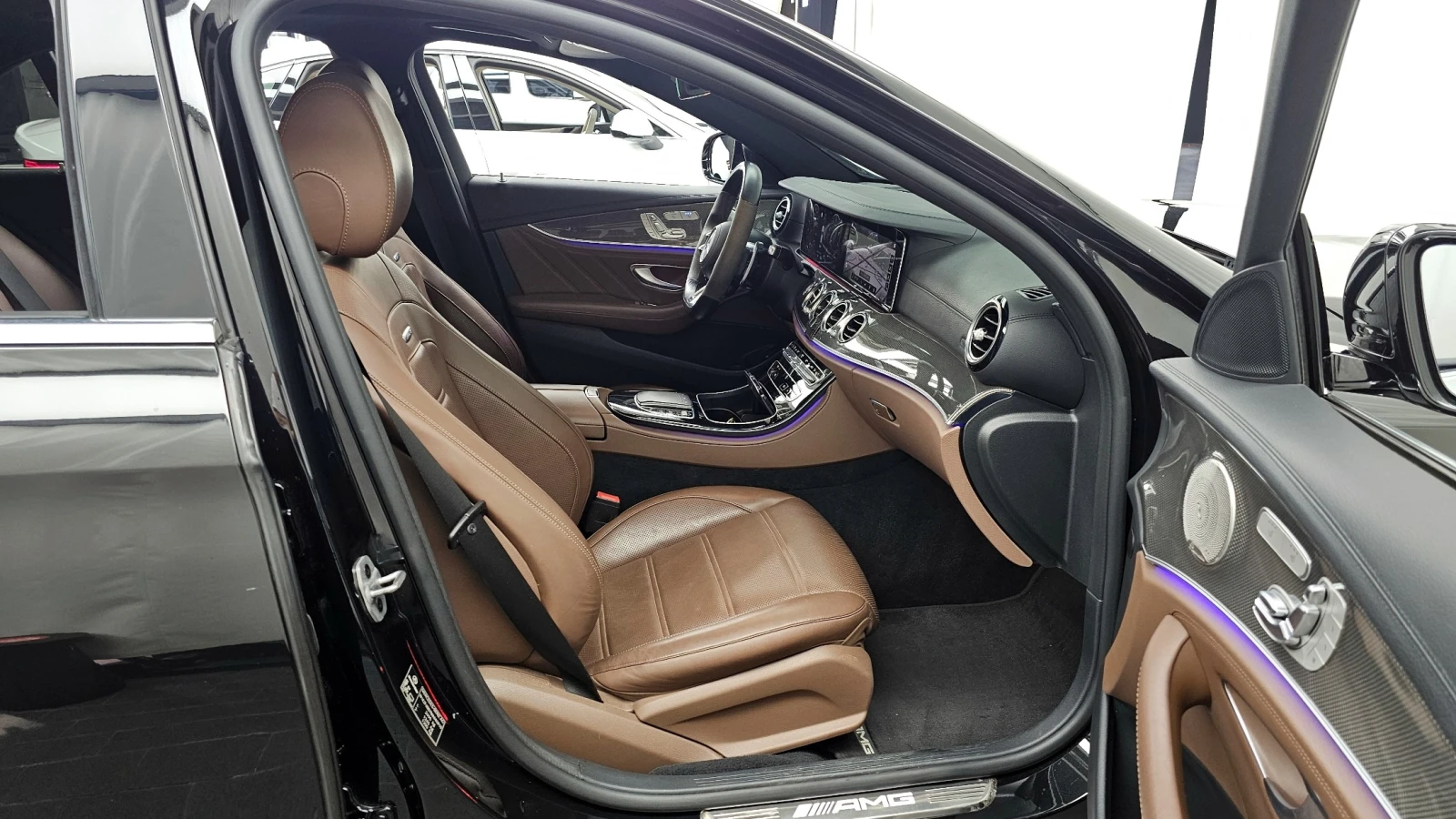 Mercedes-Benz E 53 AMG 4MATIC+ , снимка 11 - Автомобили и джипове - 55564876