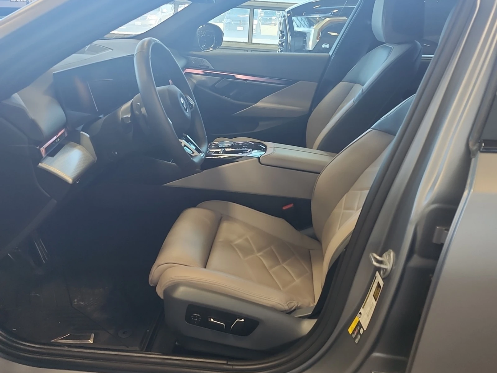 BMW 550 550E XDRIVE / ПАНО / ПРОГНОЗНА ЦЕНА до БГ, снимка 5 - Автомобили и джипове - 55618593