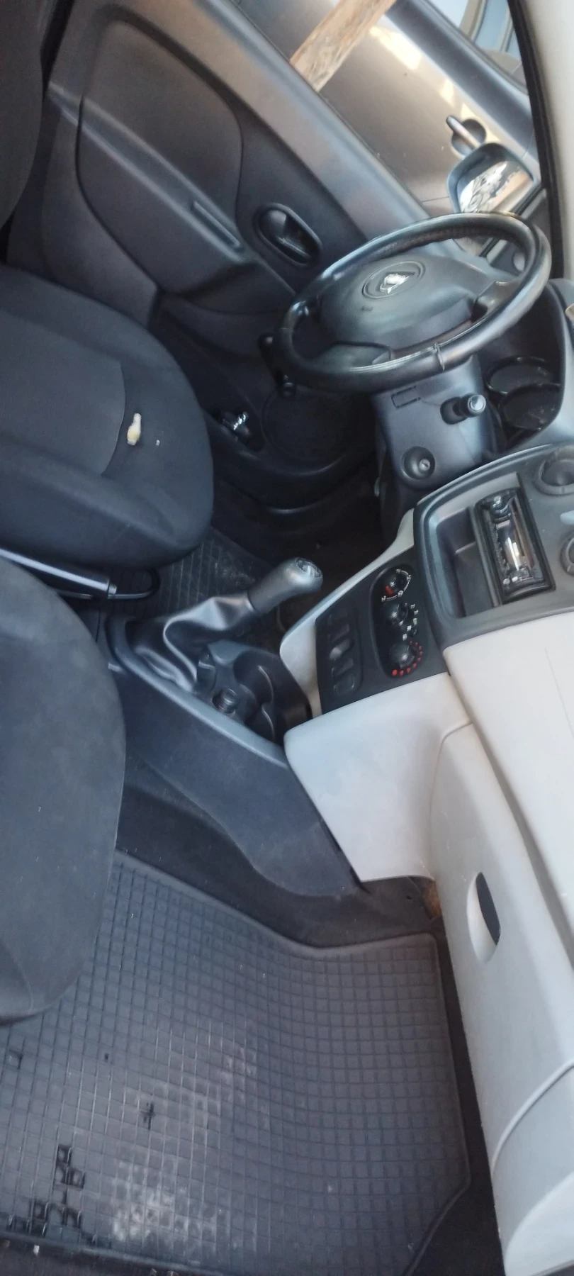 Dacia Logan, снимка 12 - Автомобили и джипове - 55971207