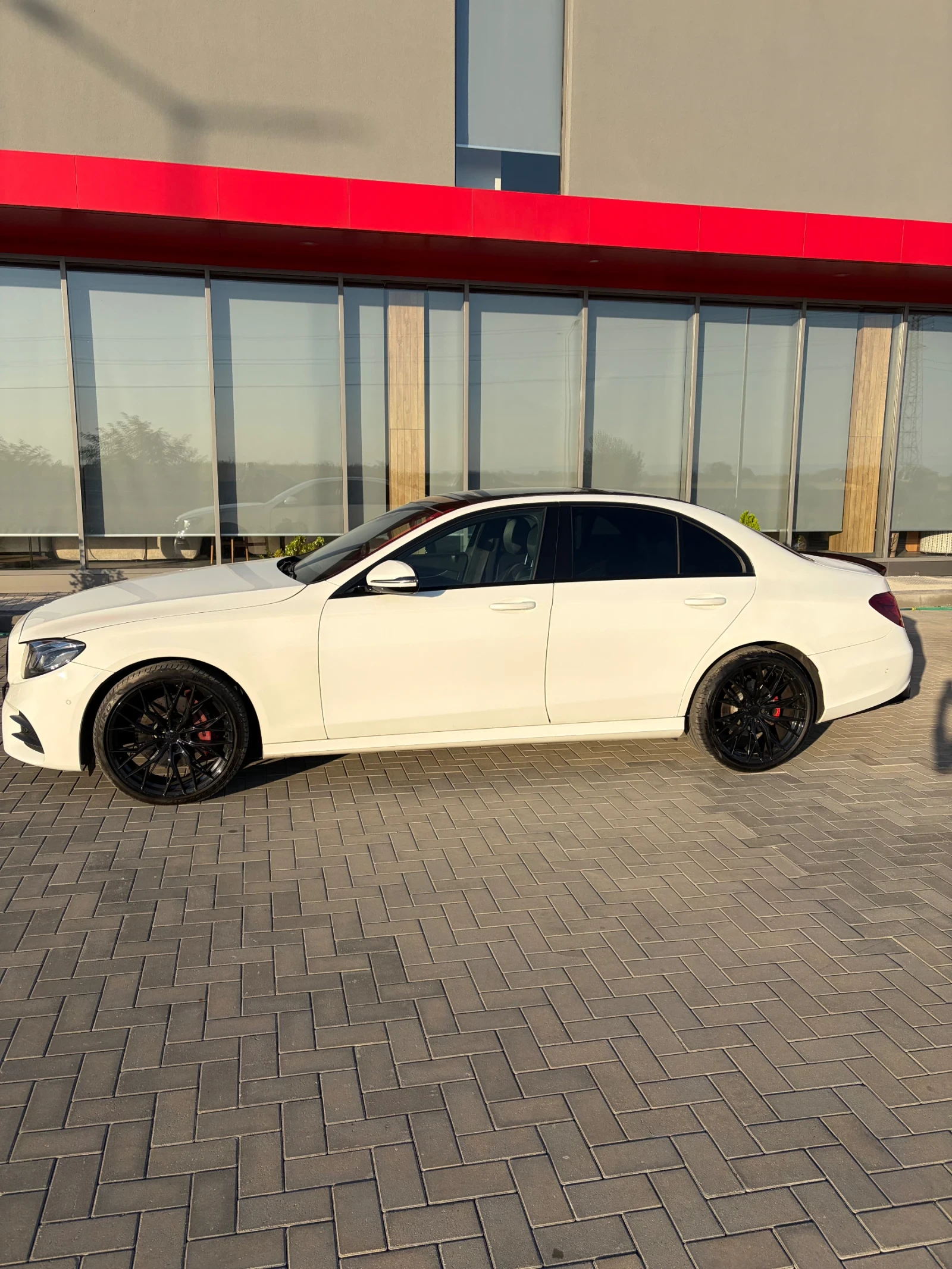 Mercedes-Benz E 300 AMG ШВЕЙЦАРИЯ, снимка 3 - Автомобили и джипове - 56026834