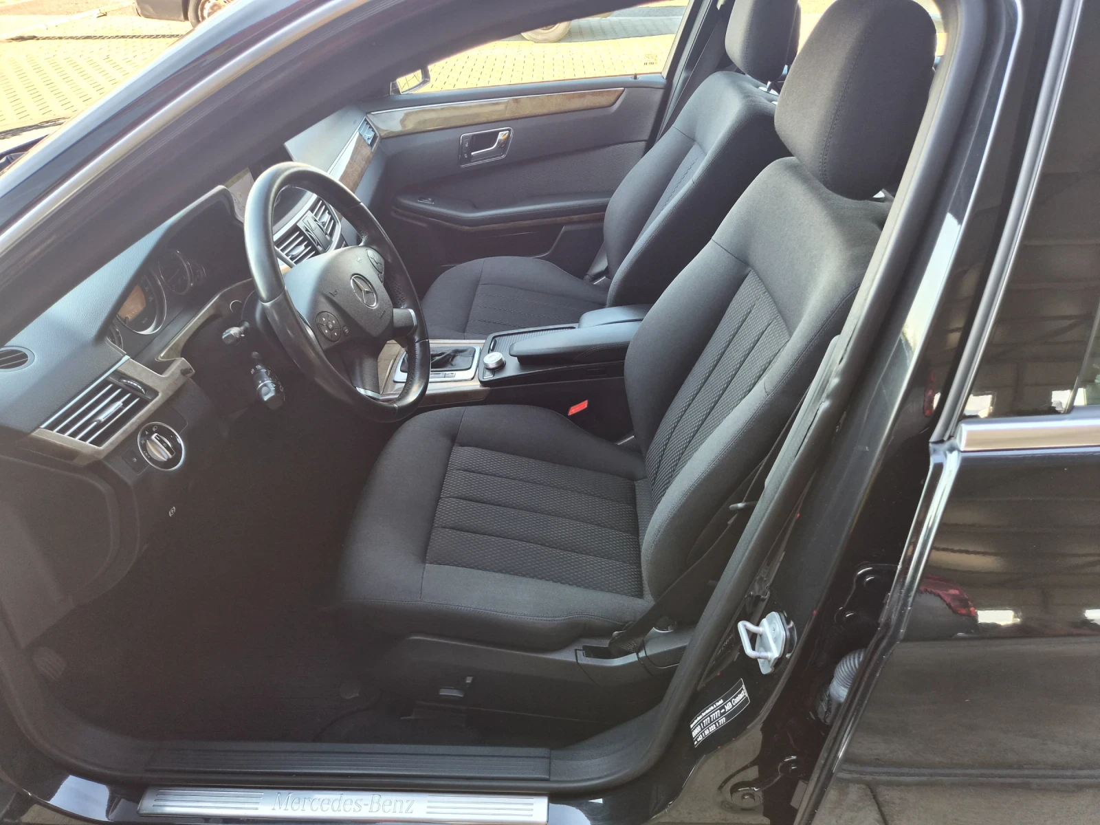 Mercedes-Benz E 220 РЕАЛНИ КИЛОМЕТРИ ТОП СЪСТОЯНИЕ, снимка 12 - Автомобили и джипове - 56115956