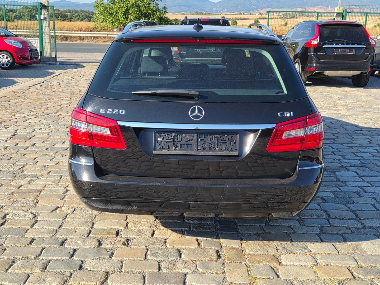 Mercedes-Benz E 220 РЕАЛНИ КИЛОМЕТРИ ТОП СЪСТОЯНИЕ, снимка 7 - Автомобили и джипове - 56115956