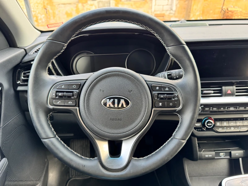 Kia Niro, снимка 14 - Автомобили и джипове - 47948640