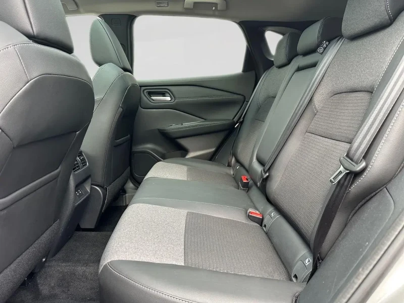 Nissan Qashqai, снимка 15 - Автомобили и джипове - 53336389