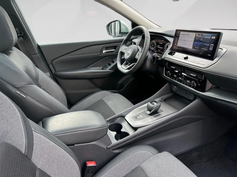 Nissan Qashqai, снимка 10 - Автомобили и джипове - 53336389