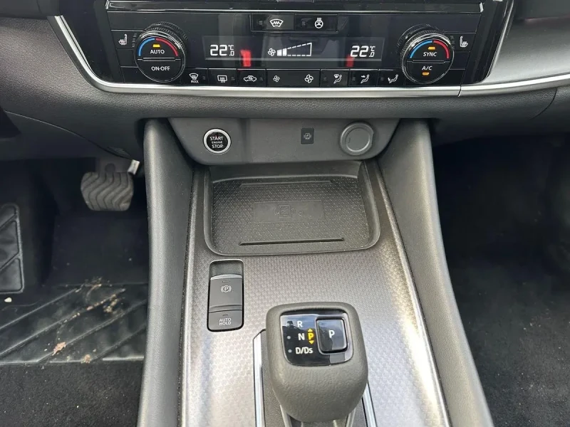 Nissan Qashqai, снимка 12 - Автомобили и джипове - 53336389