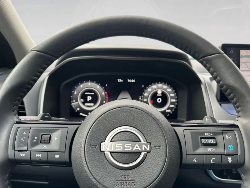 Nissan Qashqai, снимка 13 - Автомобили и джипове - 53336389