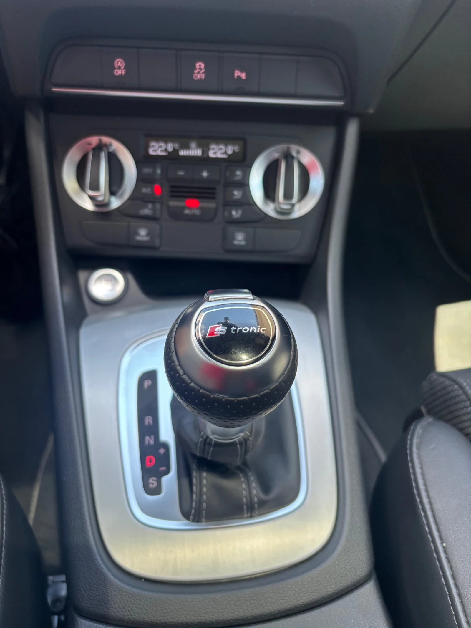 Audi Q3 2.0TFSI, снимка 9 - Автомобили и джипове - 54677802
