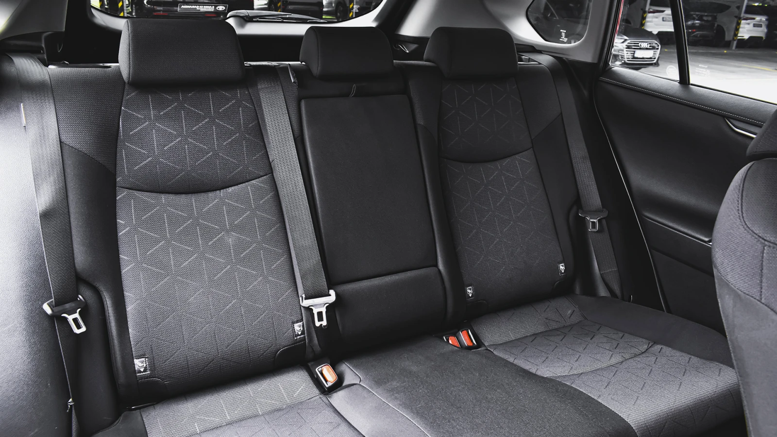 Toyota Rav4 Comfort 2.5 Hybrid 4x4 Automatic, снимка 11 - Автомобили и джипове - 54791691
