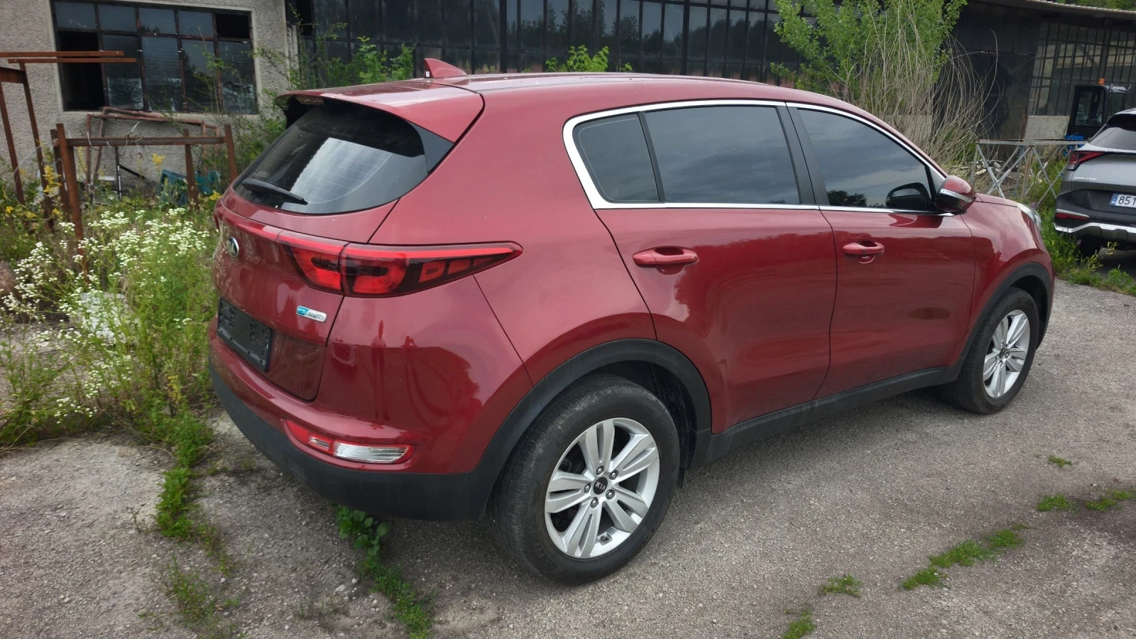 Kia Sportage 1, 7 CRDI  ЛИЗИНГ, ТЕХНОТЕСТ, ГОТОВ ЗА РЕГИСТРАЦИЯ, снимка 3 - Автомобили и джипове - 54853284