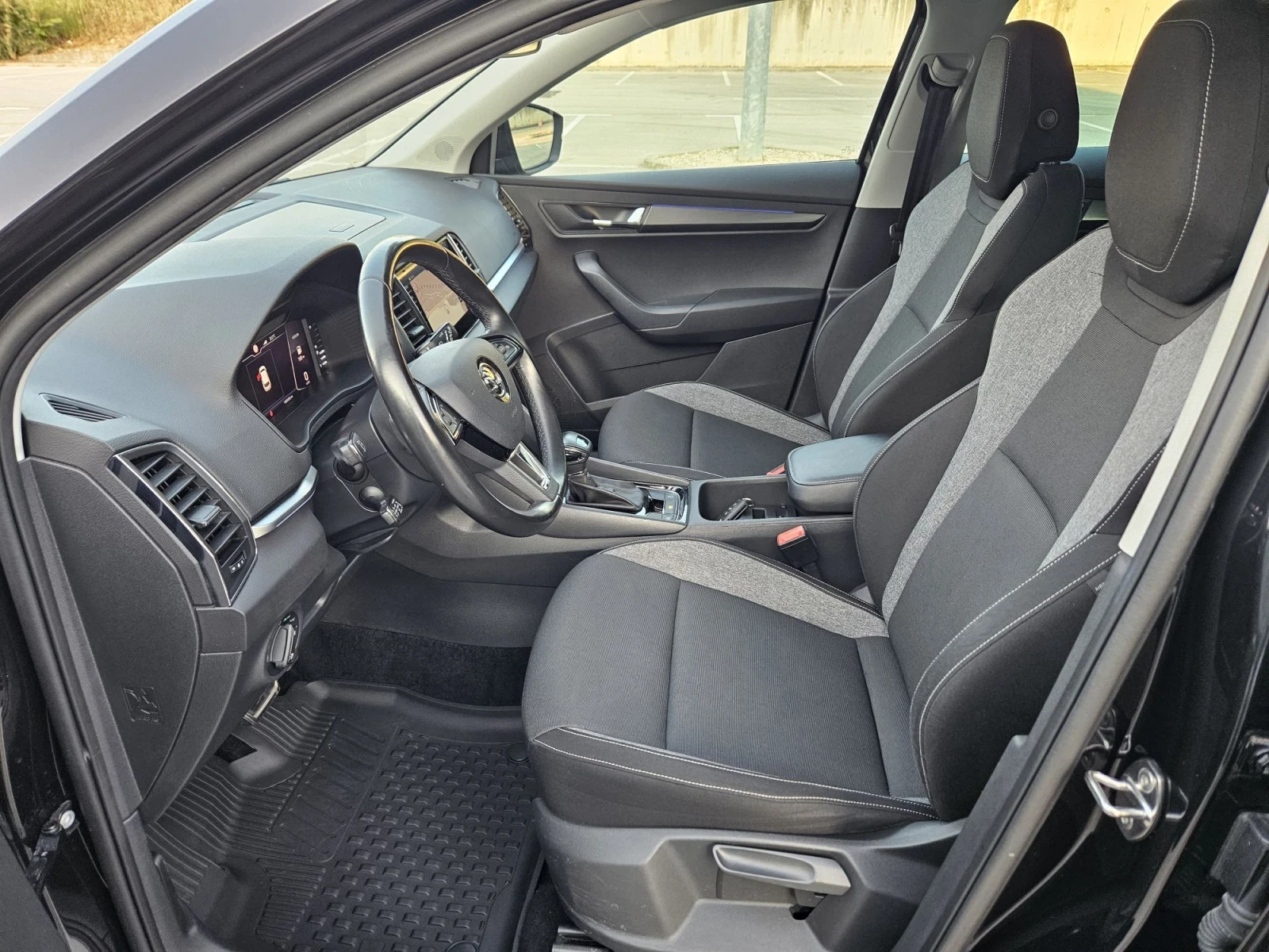 Skoda Karoq 1.5 АВТОМАТИК , снимка 9 - Автомобили и джипове - 55610332