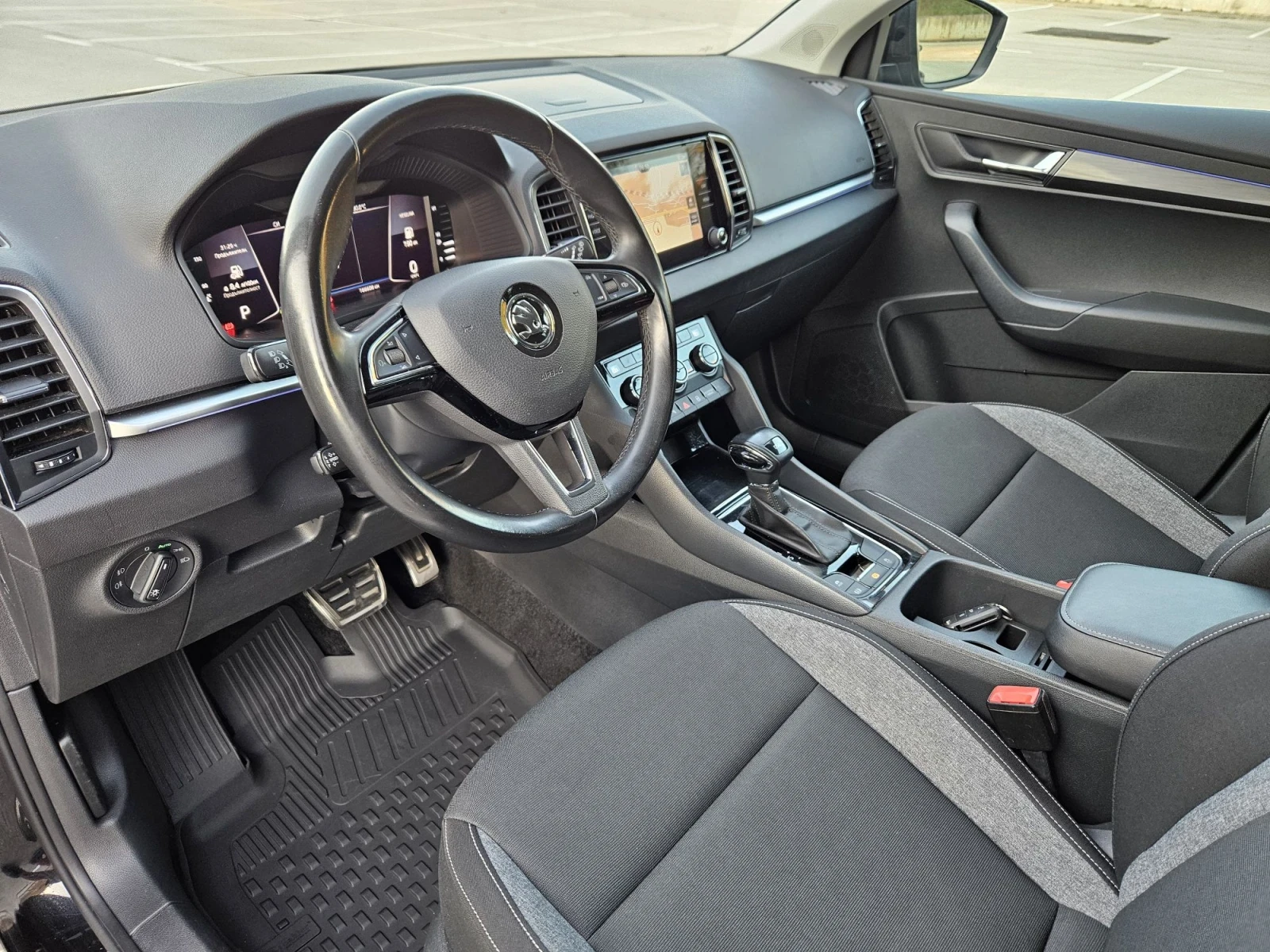 Skoda Karoq 1.5 АВТОМАТИК , снимка 8 - Автомобили и джипове - 55610332