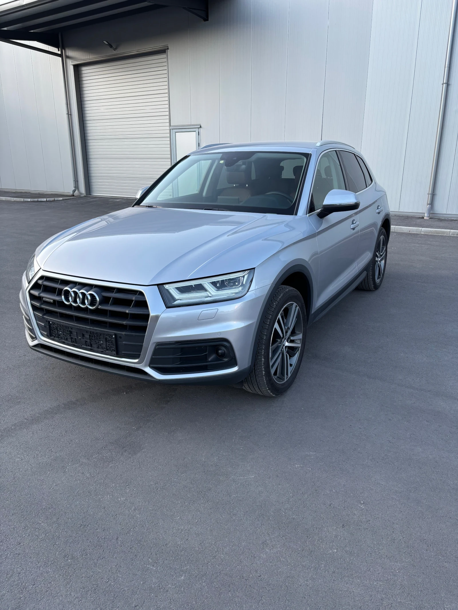 Audi Q5 40 2.0TDI Дистроник Дигитал