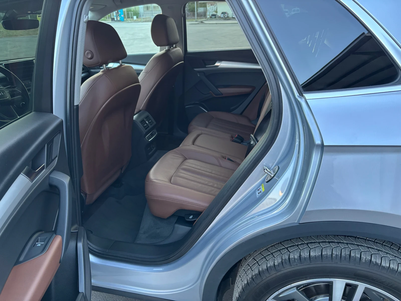 Audi Q5 40 2.0TDI Дистроник Дигитал, снимка 11 - Автомобили и джипове - 56049130