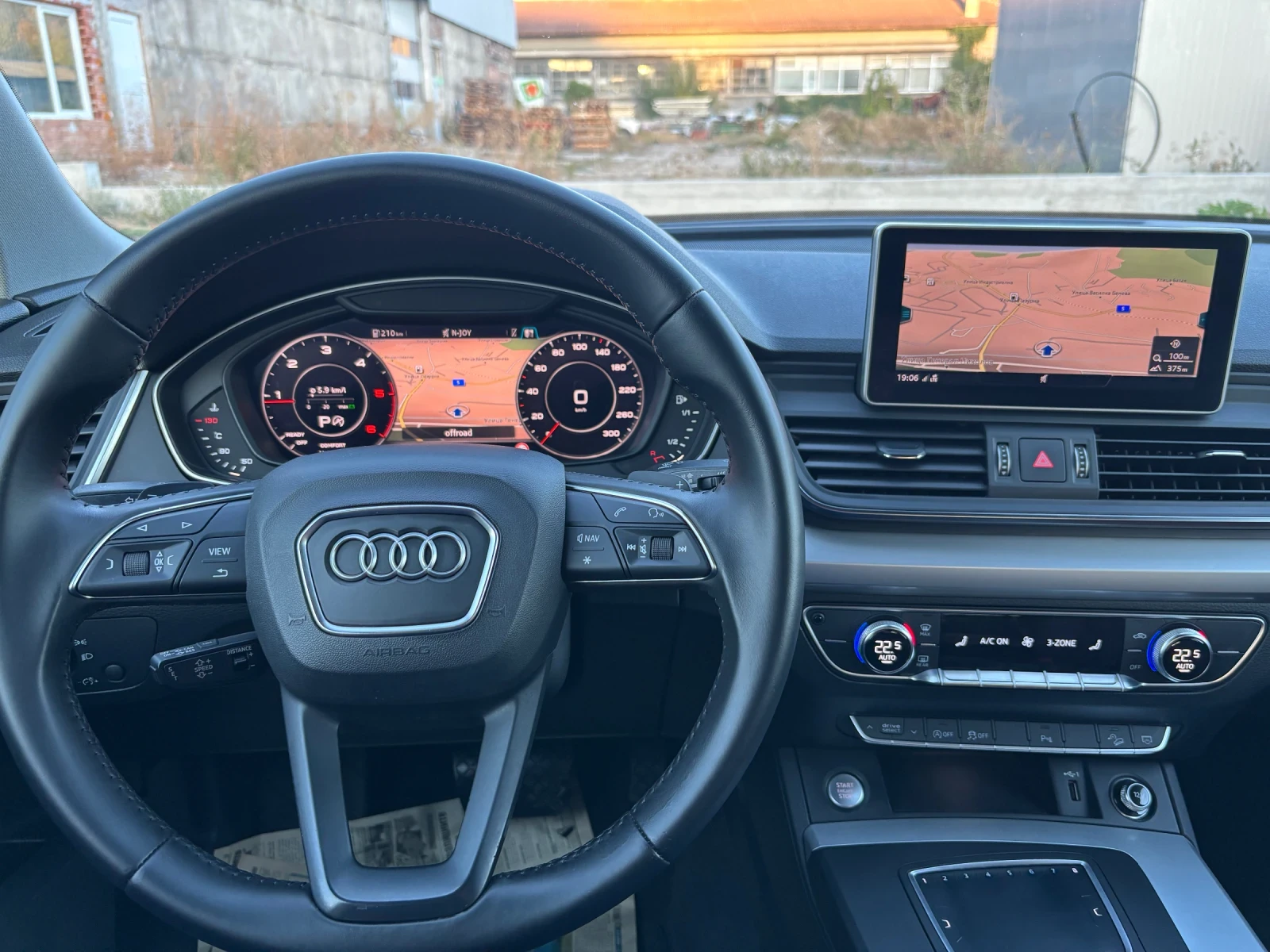 Audi Q5 40 2.0TDI Дистроник Дигитал, снимка 10 - Автомобили и джипове - 56049130