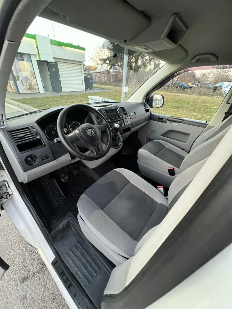 VW Transporter DIESEL / 6 скорости, снимка 6 - Бусове и автобуси - 49394885