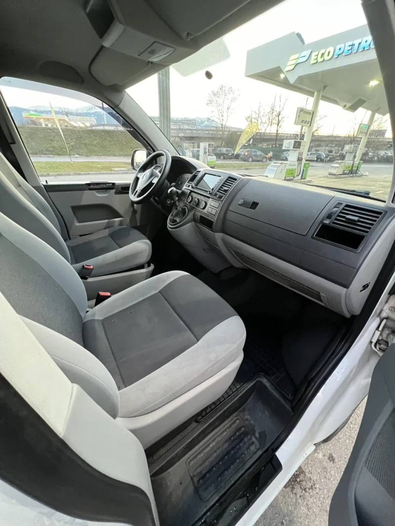 VW Transporter DIESEL / 6 скорости, снимка 5 - Бусове и автобуси - 49394885