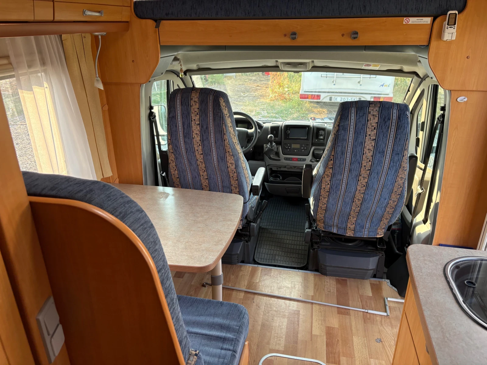 Кемпер LMC Liberty A661G, снимка 9 - Каравани и кемпери - 54420950