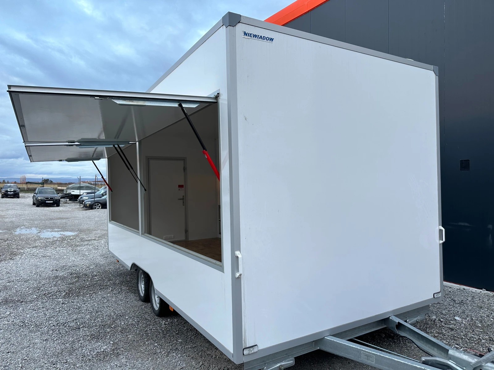   B3500 | Mobile.bg   6