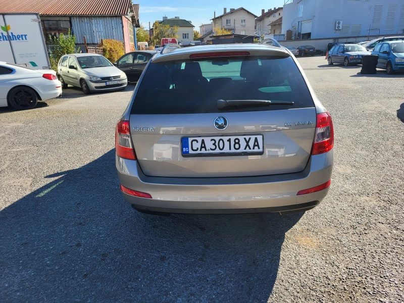 Skoda Octavia 1.4i, снимка 5 - Автомобили и джипове - 47834384