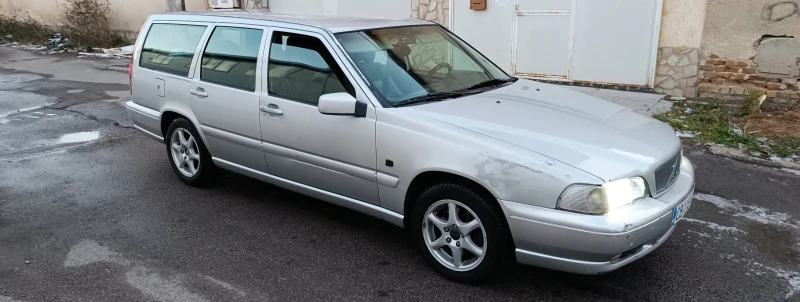 Volvo V70, снимка 3 - Автомобили и джипове - 48089627