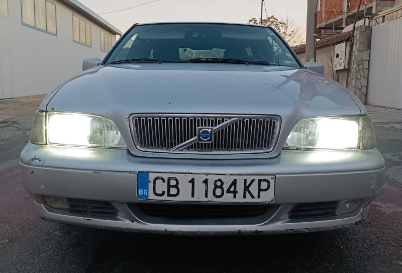 Volvo V70, снимка 1 - Автомобили и джипове - 48089627