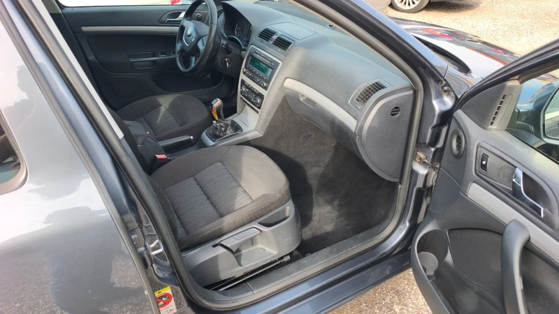 Skoda Octavia 1, 8TSi 4x4 КЛИМАТРОНИК ПОДГРЕВ ШВЕЙЦАРИЯ , снимка 10 - Автомобили и джипове - 52229135