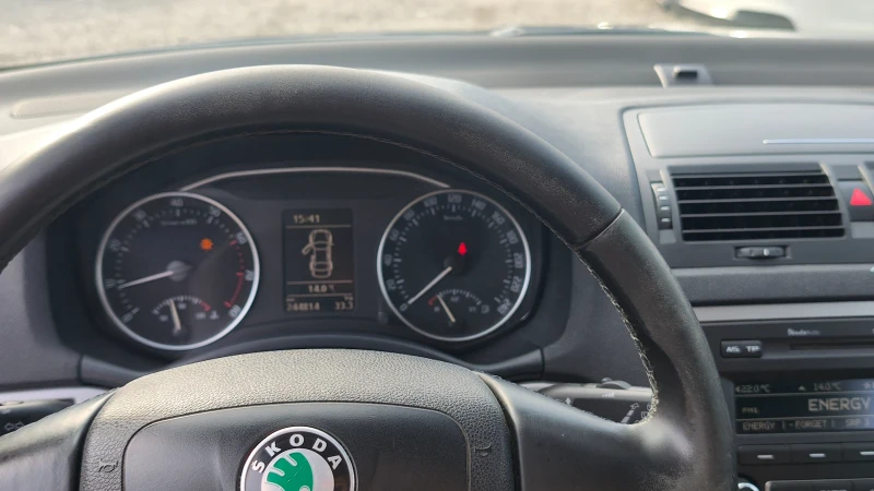 Skoda Octavia 1, 8TSi 4x4 КЛИМАТРОНИК ПОДГРЕВ ШВЕЙЦАРИЯ , снимка 17 - Автомобили и джипове - 52229135