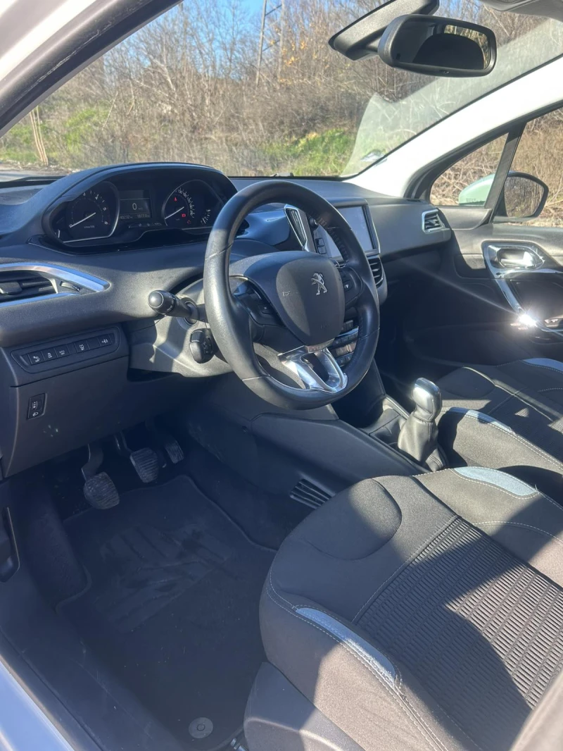Peugeot 208 1.6 HDI Allure 92 к.с., снимка 8 - Автомобили и джипове - 52752935