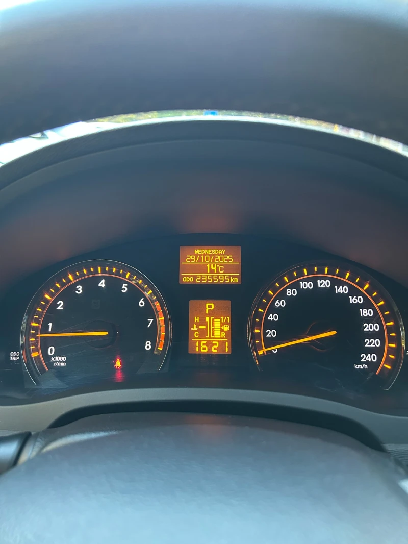 Toyota Avensis, снимка 12 - Автомобили и джипове - 52804106