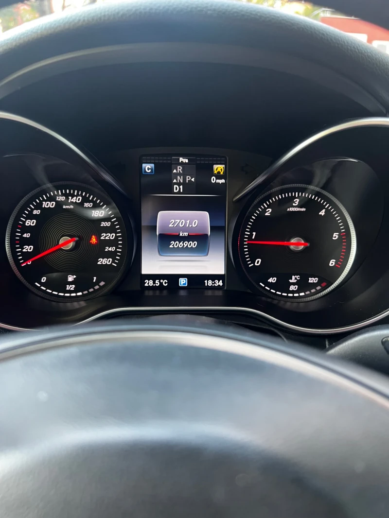 Mercedes-Benz C 250 AMG | Нови вериги, обслуж. | Панорама | Обдухване|, снимка 10 - Автомобили и джипове - 52859097