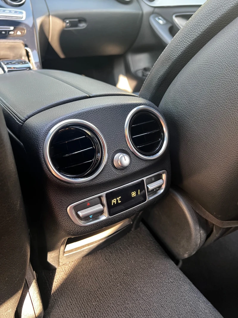 Mercedes-Benz C 250 AMG | Нови вериги, обслуж. | Панорама | Обдухване|, снимка 8 - Автомобили и джипове - 52859097