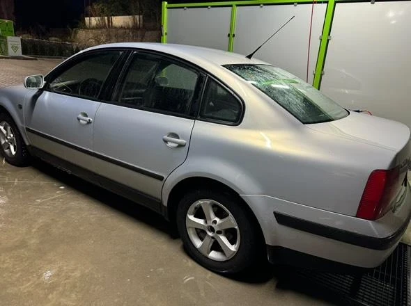 VW Passat, снимка 5 - Автомобили и джипове - 47248915