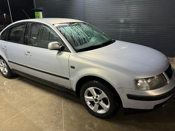 VW Passat, снимка 6 - Автомобили и джипове - 47248915