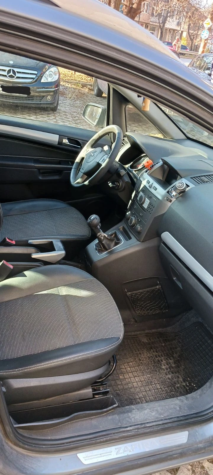 Opel Zafira, снимка 3 - Автомобили и джипове - 48090645