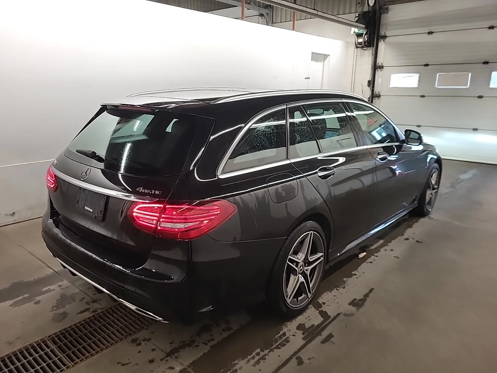 Mercedes-Benz C 300 (CARFAX) - изображение 3