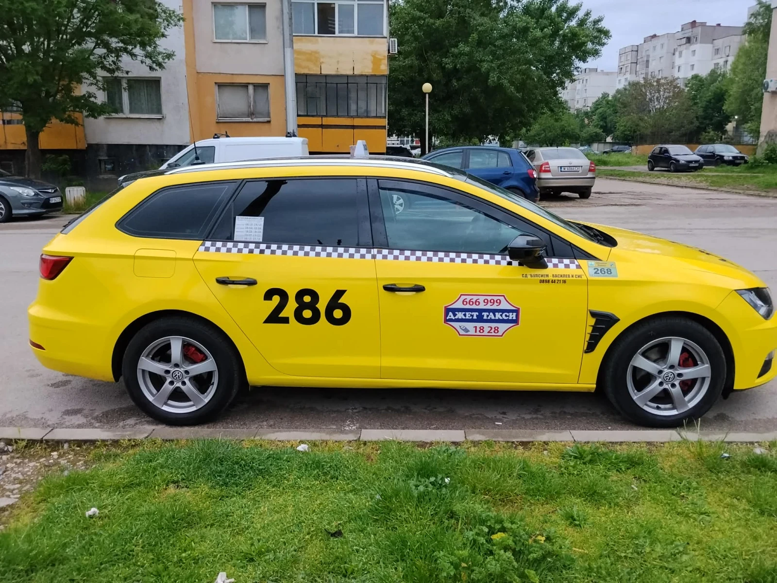 Seat Leon 1.5 130k, снимка 4 - Автомобили и джипове - 54999639