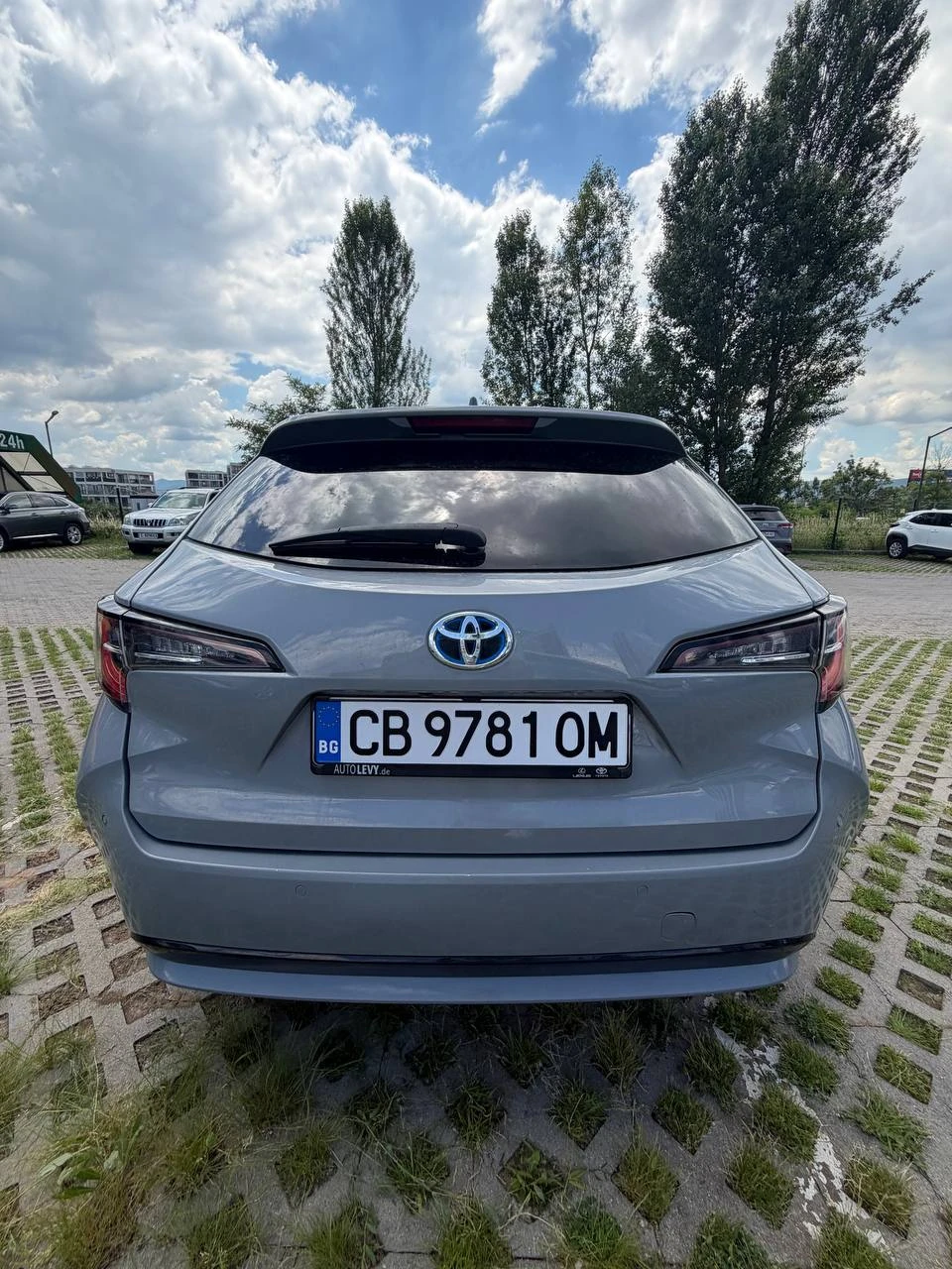 Toyota Corolla 1.8 Hybrid, снимка 10 - Автомобили и джипове - 55009217