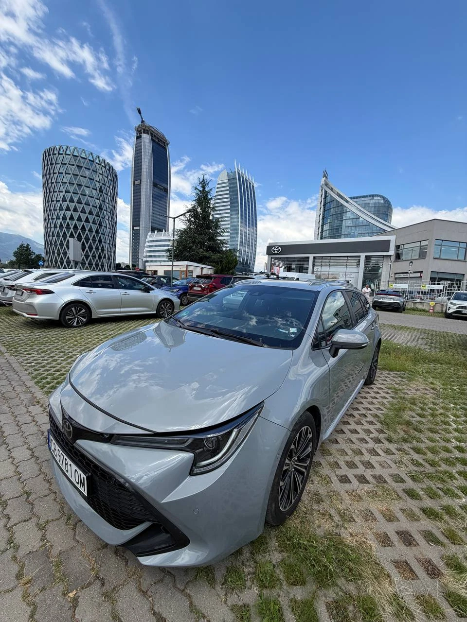 Toyota Corolla 1.8 Hybrid, снимка 8 - Автомобили и джипове - 55009217