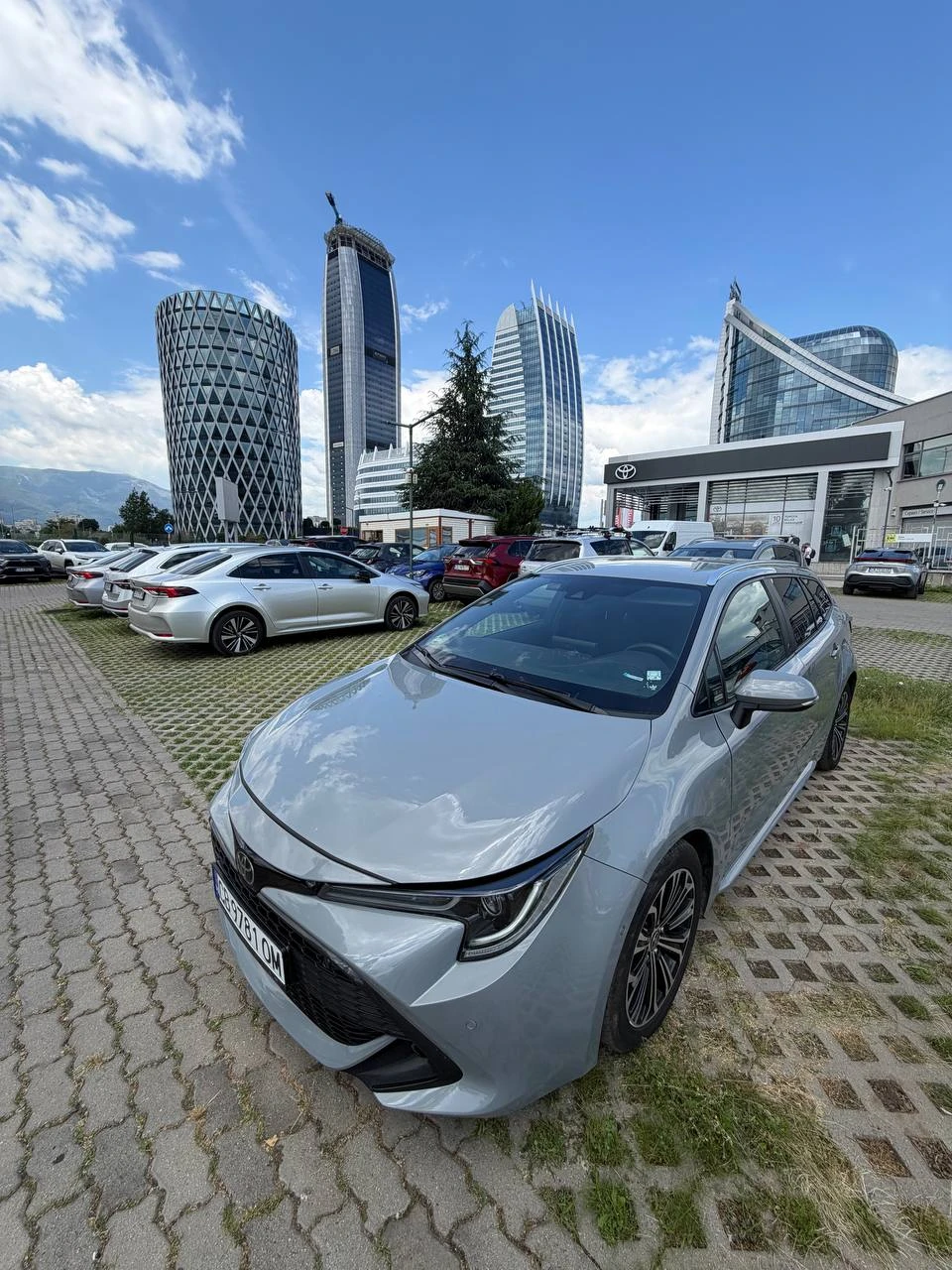 Toyota Corolla 1.8 Hybrid, снимка 5 - Автомобили и джипове - 55009217