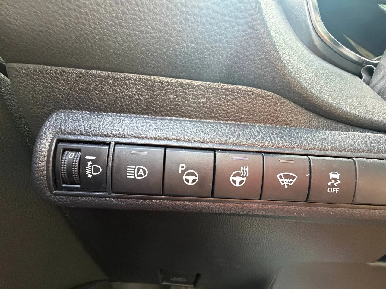 Toyota Corolla 1.8 Hybrid, снимка 16 - Автомобили и джипове - 55009217