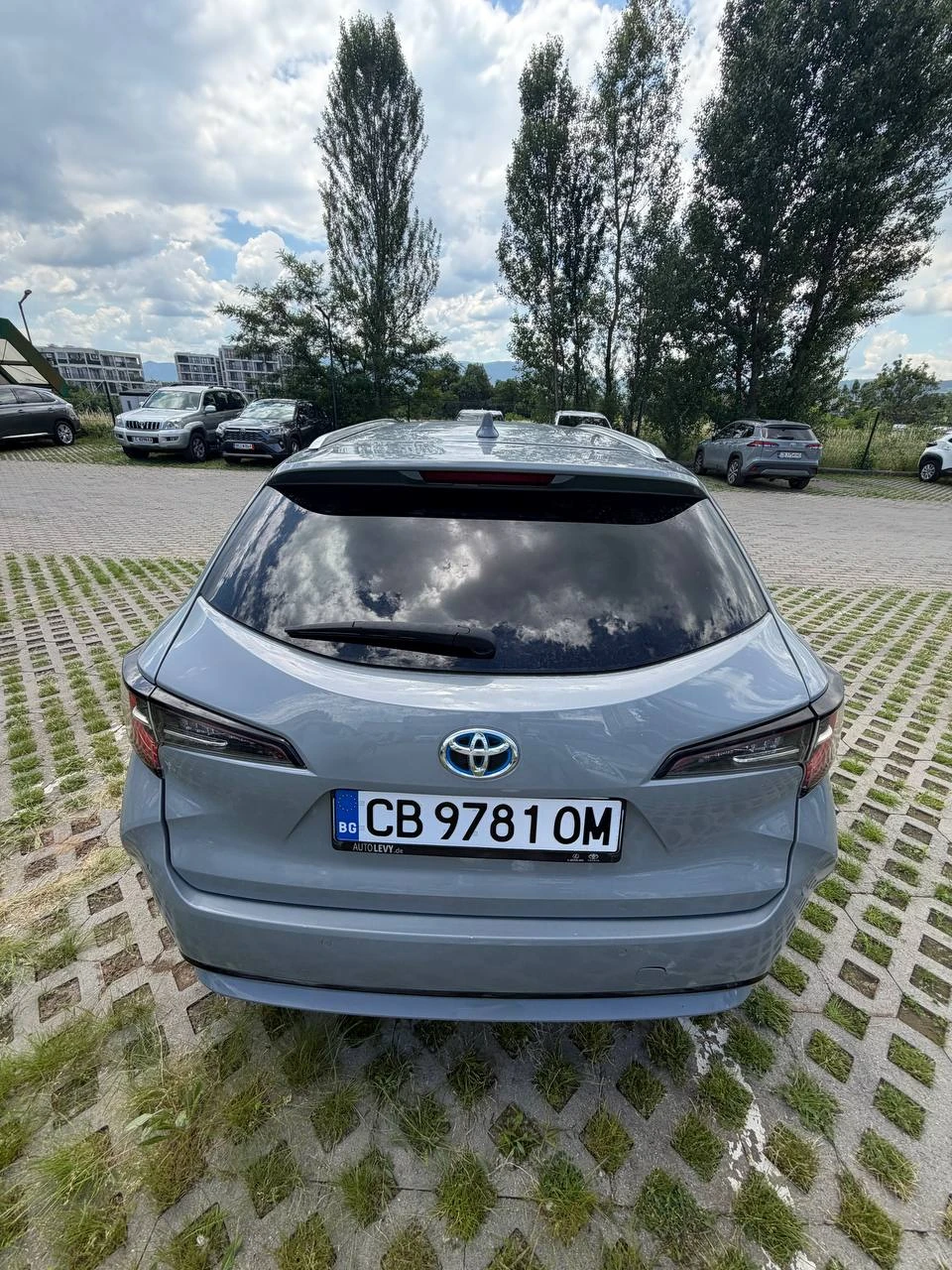 Toyota Corolla 1.8 Hybrid, снимка 12 - Автомобили и джипове - 55009217
