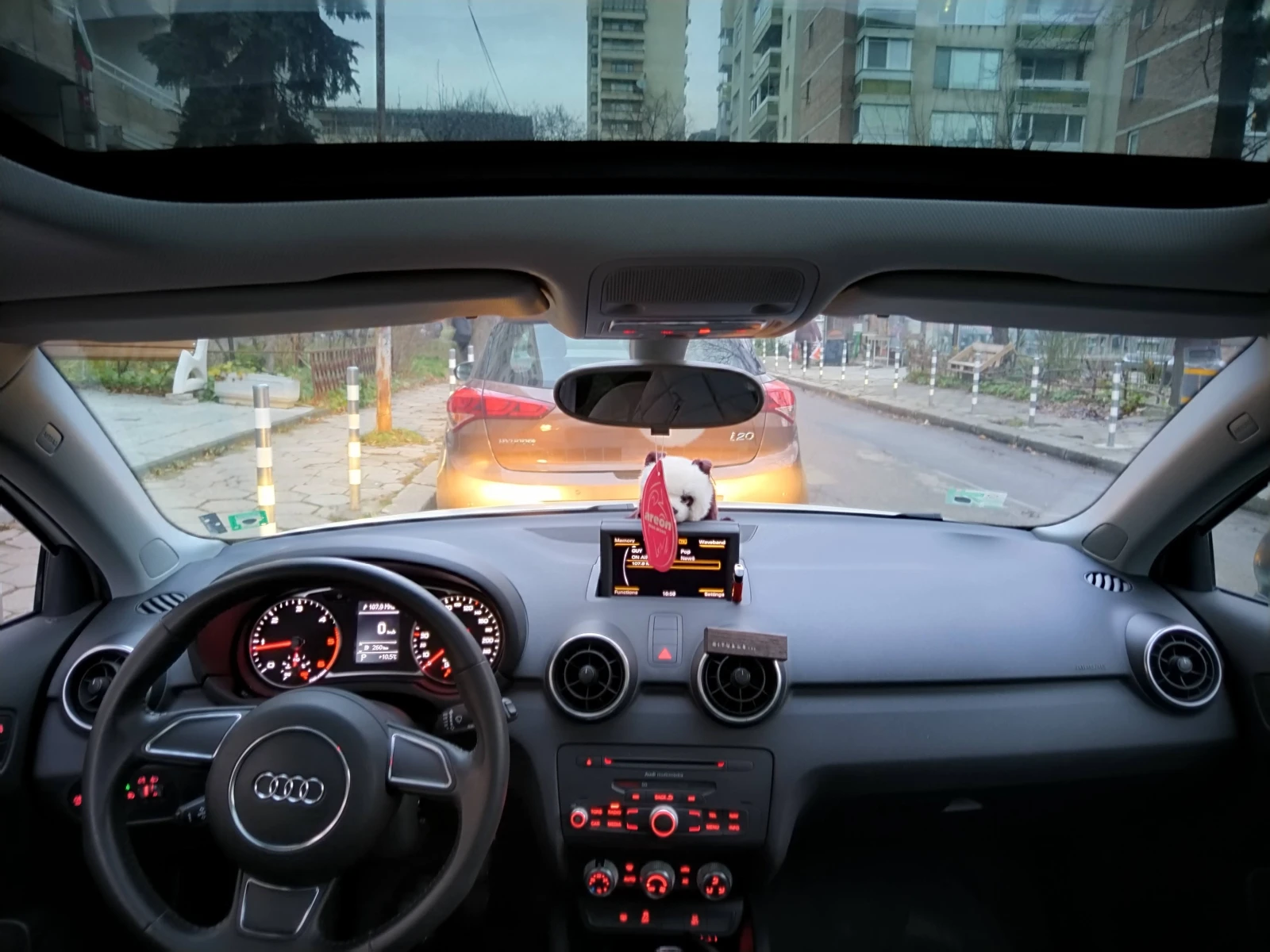 Audi A1 1.6, снимка 9 - Автомобили и джипове - 55101906