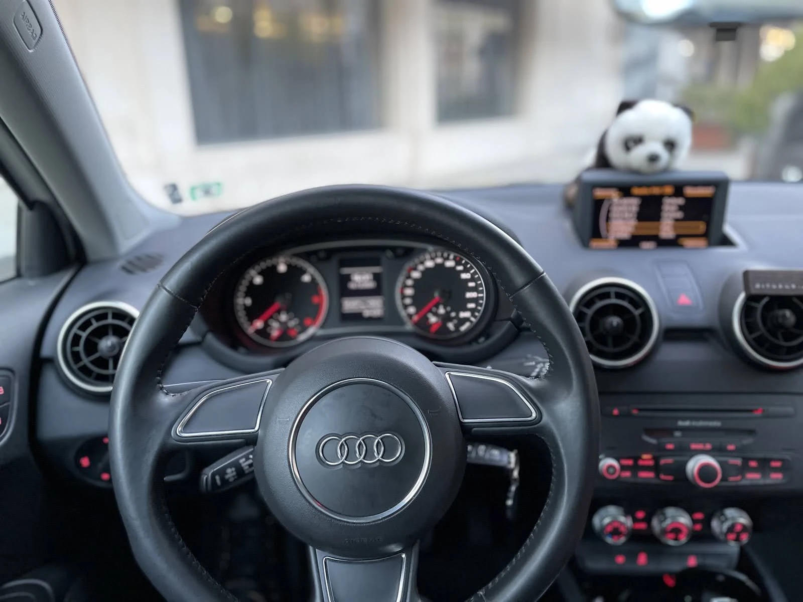 Audi A1 1.6, снимка 8 - Автомобили и джипове - 55101906