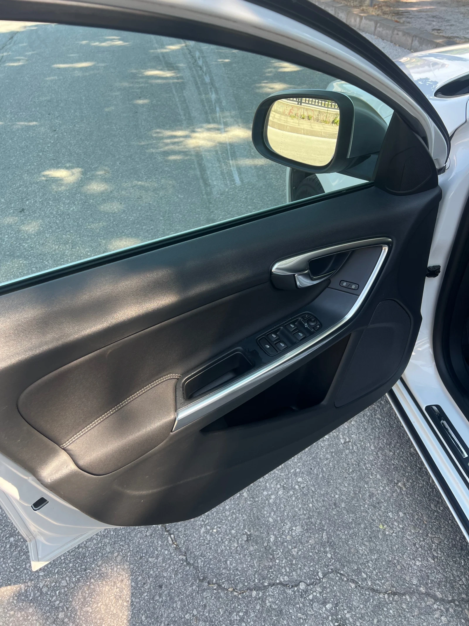 Volvo V60 2.0 D3/D4 R-DESIGN, снимка 7 - Автомобили и джипове - 55590234