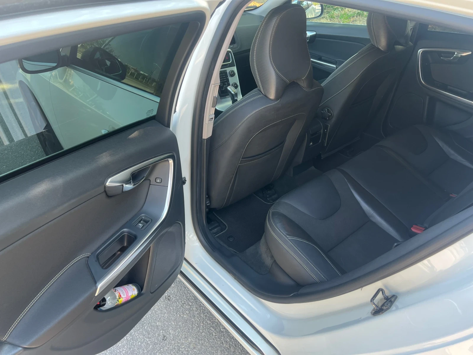 Volvo V60 2.0 D3/D4 R-DESIGN, снимка 5 - Автомобили и джипове - 55590234